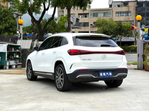 M-Benz 2024 EQA250 白