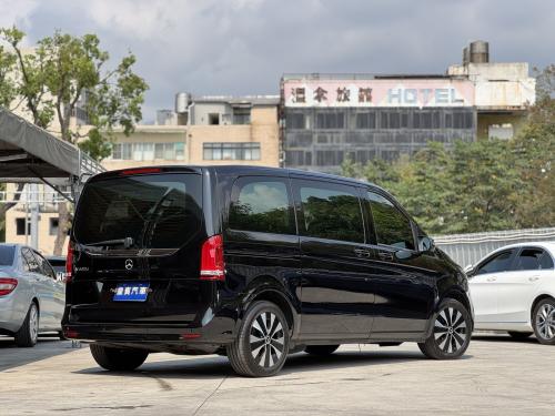 M-Benz 2023年式 V220d 鐵黑