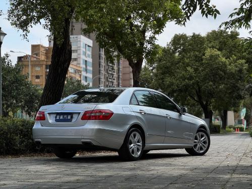 M-Benz 2013年式 E250 Sedan BlueEFFICIENCY Avantgarde 銀