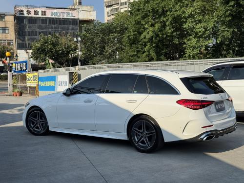 M-Benz 2023 C200 Estate 運動版 白