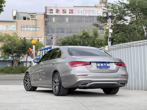 M-Benz 2022 E200 Sedan Luxury 沙漠銀