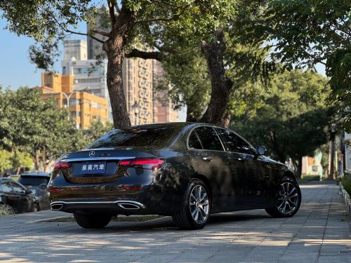 M-Benz 2022年式 E200 Sedan Luxury 深灰