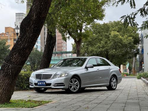 M-Benz 2013年式 E250 Sedan BlueEFFICIENCY Avantgarde 銀