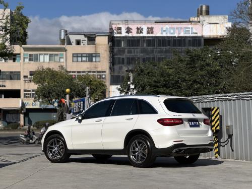 M-Benz 2017年式 GLC250 4MATIC AMG Line 鑽石白