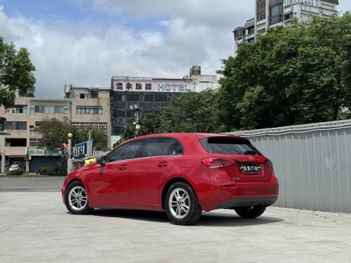 M-Benz 2020年式 A180 鮮紅