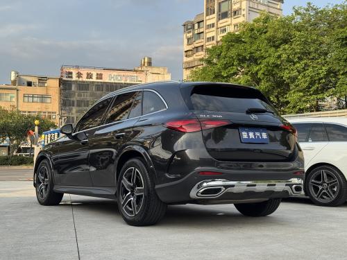M-Benz 2023 GLC300 4MATIC 墨灰