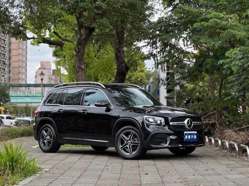 M-Benz 2023年式 GLB200 AMG Line 黑 七人座