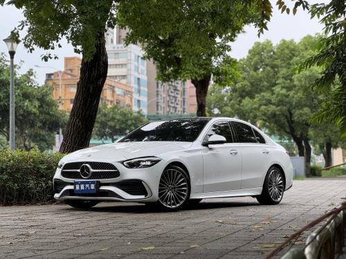M-Benz 2022 C300 Sedan AMG Line 白