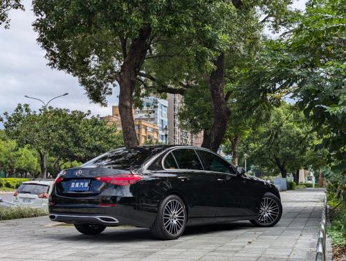 M-Benz 2022年式 C200 Sedan Avantgarde 黑