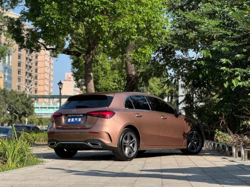 M-Benz 2023 A180 AMG Line 玫瑰金