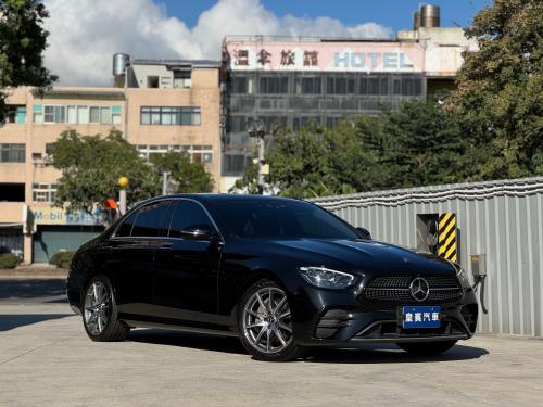 M-Benz 2022 E300 Sedan 運動版 黑