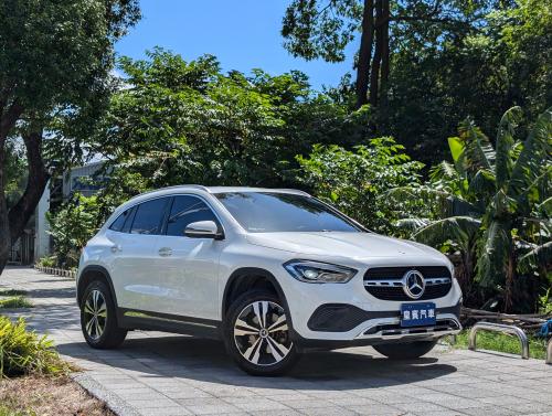 M-Benz 2021年式 GLA200 白