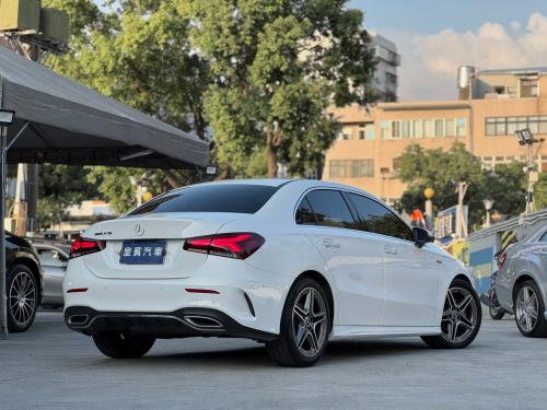 M-Benz 2022 A180 Sedan 運動版 白