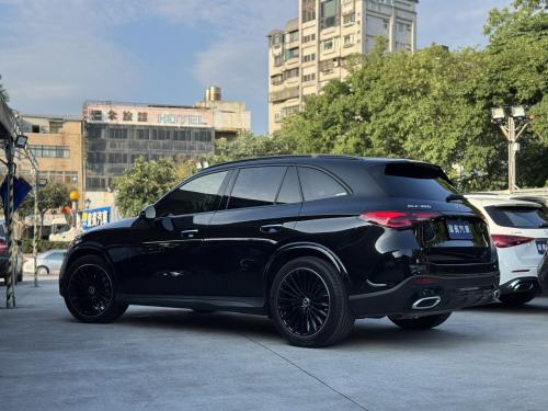 M-Benz 2023 GLC300 4MATIC 鐵黑