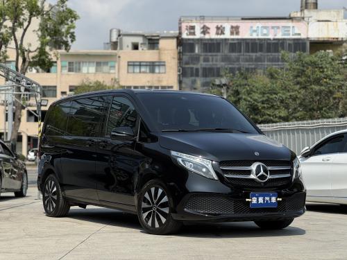 M-Benz 2023年式 V220d 鐵黑