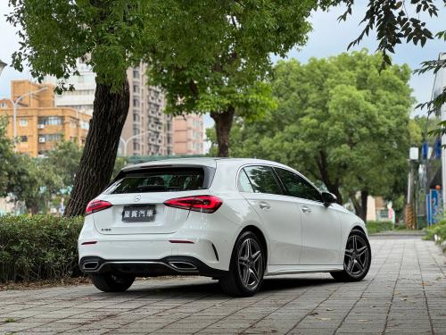 M-Benz 2022 A180 運動版 白