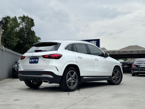 M-Benz 2024年式 GLA200 銀粉漆白