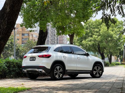 M-Benz 2023年式 GLA200 白