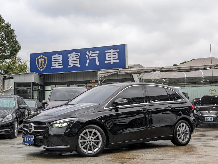 M-Benz 2021年式 B200 黑