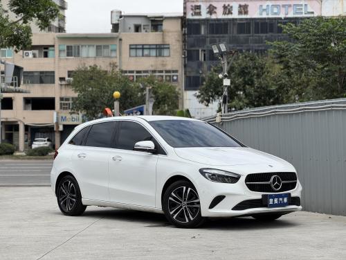 M-Benz 2023 B180 白