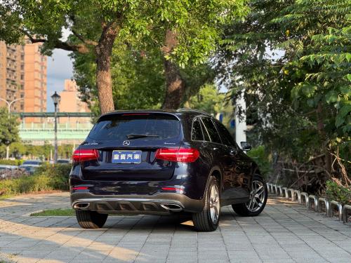 M-Benz 2017 GLC250 4MATIC AMG Line 深藍
