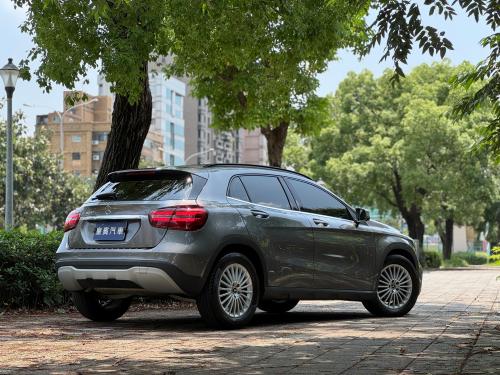 M-Benz 2019 GLA180 深灰