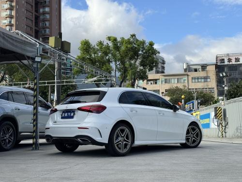 M-Benz 2023 A180 運動版 白