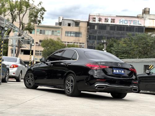 M-Benz 2023 C200 Sedan AMG Line 鐵黑