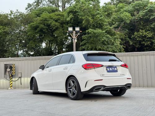 M-Benz 2021年式 A180 運動版 白