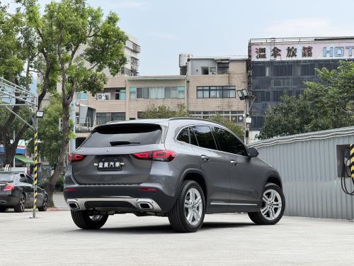 M-Benz 2022年式 GLA180 豪華版 深灰