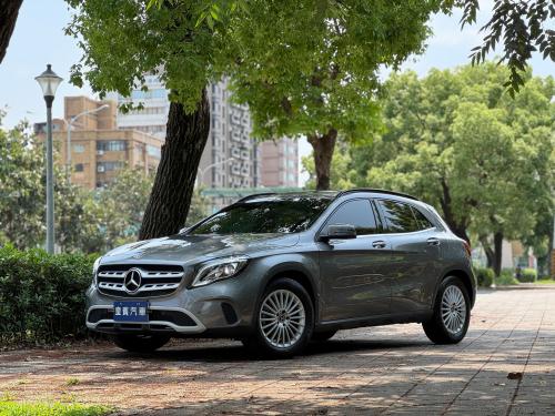 M-Benz 2019 GLA180 深灰