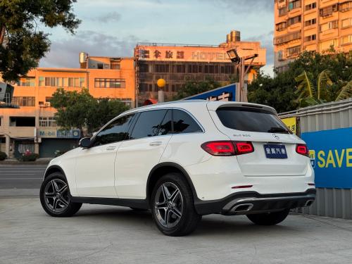 M-Benz 2022 GLC300 4MATIC AMG Line 白