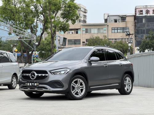 M-Benz 2022年式 GLA180 豪華版 深灰